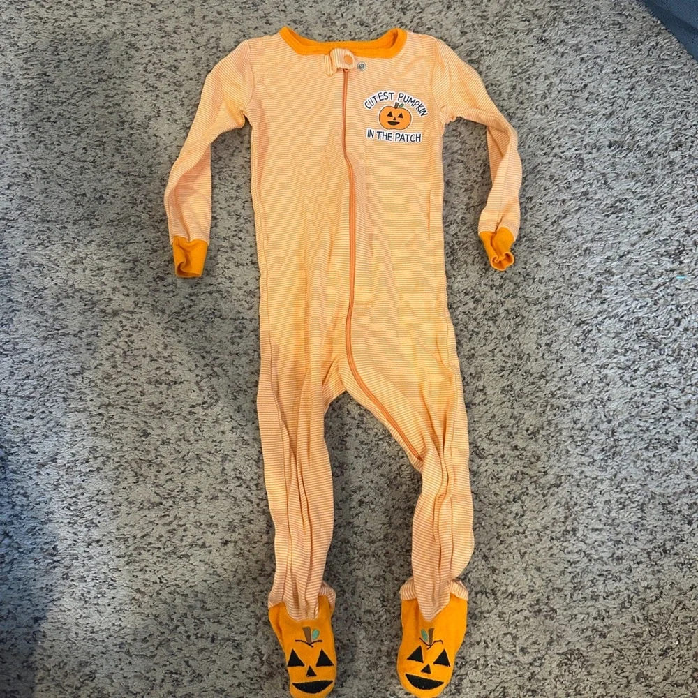 The Childrens Place Baby Orange Striped Pumpkin Halloween Footed Pajamas 12-18M